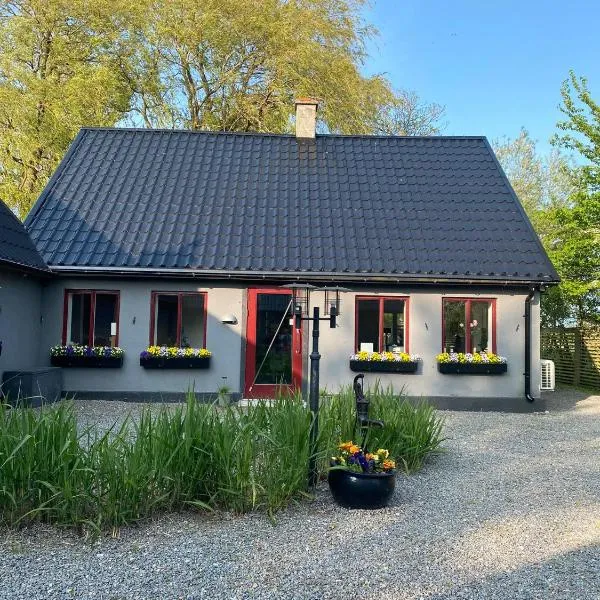 Hannas guesthouse, hotel di Skateholm