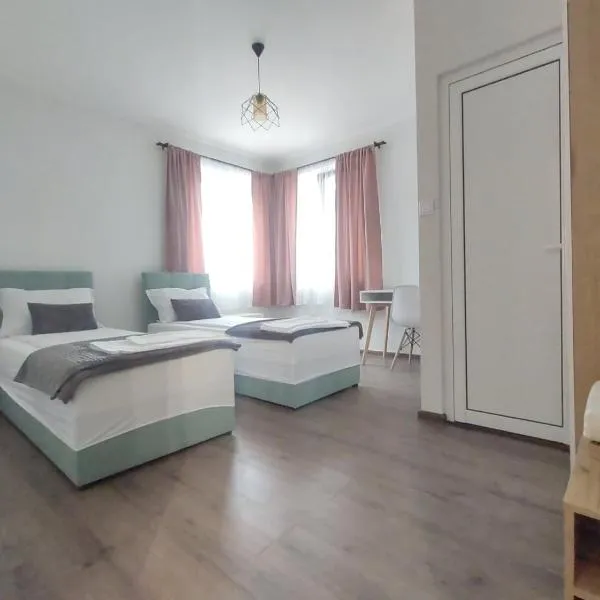 Cozy Rooms Panagyurishte – hotel w mieście Panagjuriszte