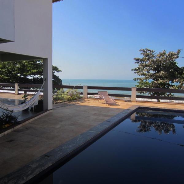 Casa de 850m2 e piscina na Praia de Santa Helena.