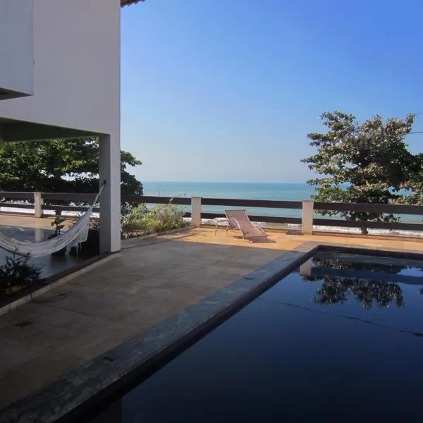 Casa de 850m2 e piscina na Praia de Santa Helena., hotel v destinaci Anchieta