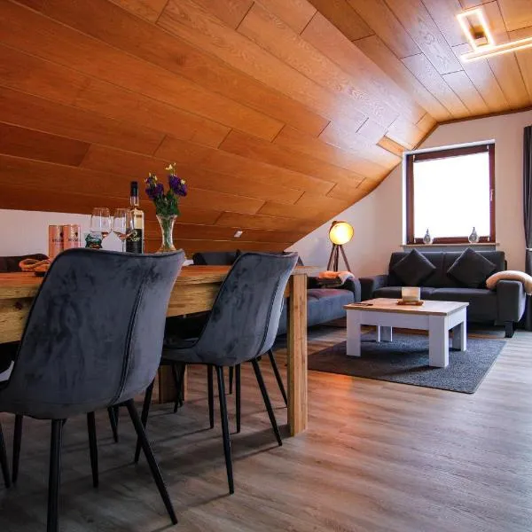 Stilvolle Wellness-Ferienwohnung in Neef Whirlpool, Sauna, Grill, Fitness, Billard & Moselblick, hotel v destinaci Neef