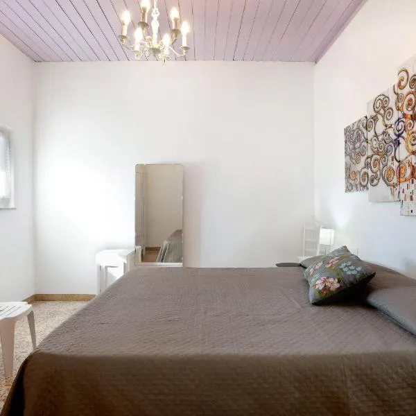 Casa Lavanda vicino al mare, hotel en Massa