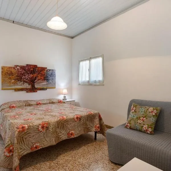 Casa Tortora vicino al mare, hotel in Massa