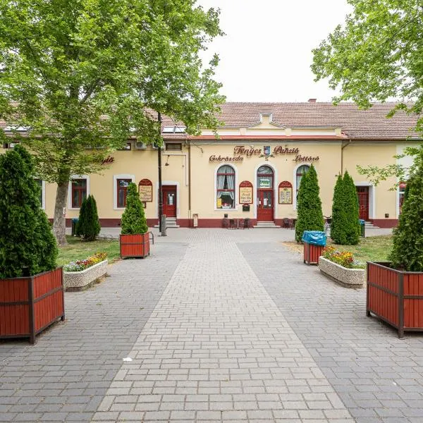Fényes Vendéglő és Panzió, hotel a Csanádpalota