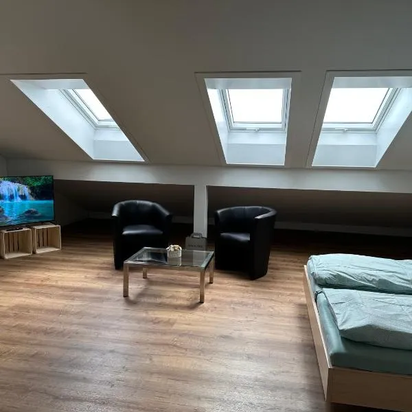Neue Einzimmer Dachwohnung, hotel in Seengen