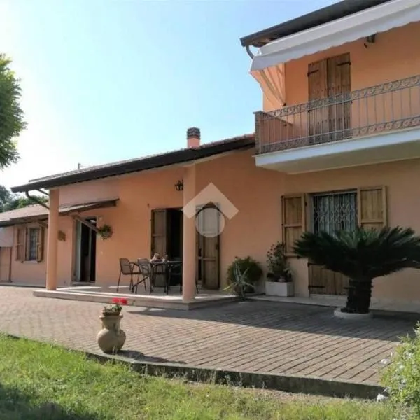 CAMERA PRIVATA IN VILLA CON INGRESSO INDIPENDENTE,ingresso dal bagno, hotel in Ponte San Giovanni