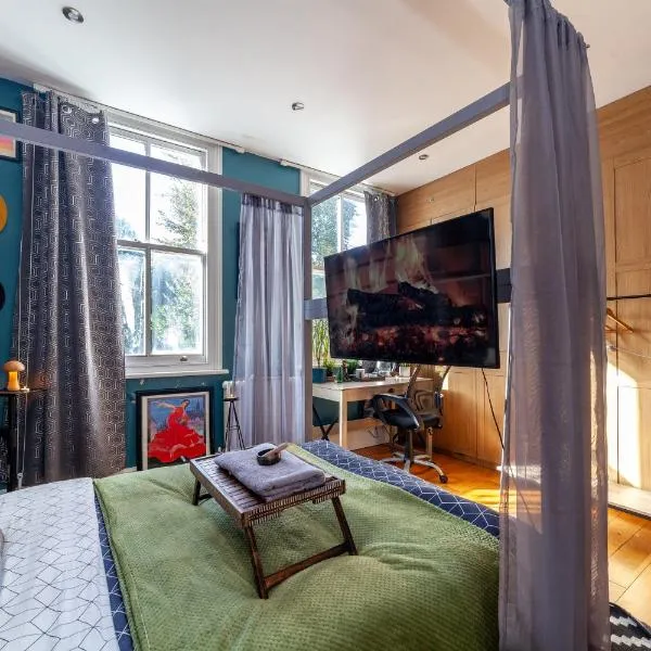 Master En - Suite Townhouse double with Garden & Hot Tub, hotel v Londýně