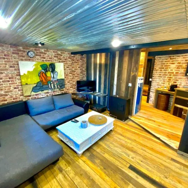 Charmant logement en bord de rivière et proche de la gare du Mans, hôtel au Mans