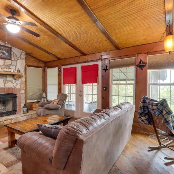 Mountaintop Ellijay Cabin with Private Hot Tub, hotel di Ellijay