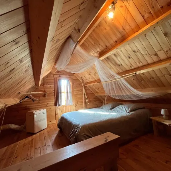 LES CHALETS DE VANESS' le Mahé, hotel in Digoin