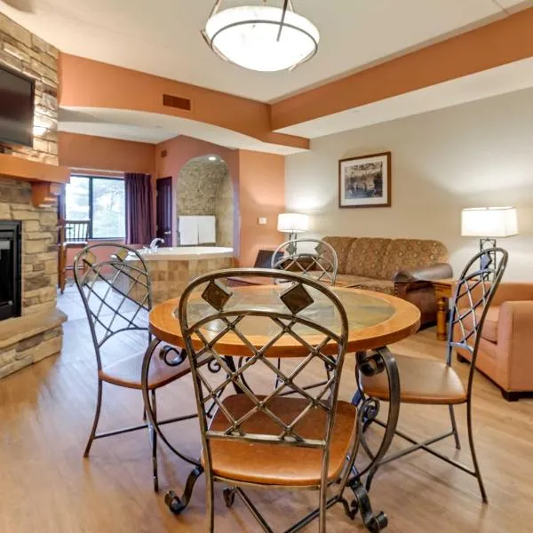 Wisconsin Dells Resort Condo with 2 Fireplaces, hotel in Wisconsin Dells