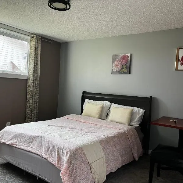 hunter' s new home!, hotel in Calgary