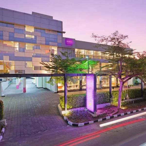Quest Hotel Simpang Lima - Semarang by ASTON, hotell i Semarang