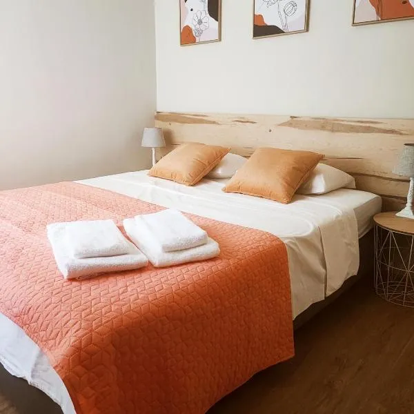 2BR Estoril Apartment - Near Estoril Beach & Cascais - Sleeps 4, hotel em Estoril