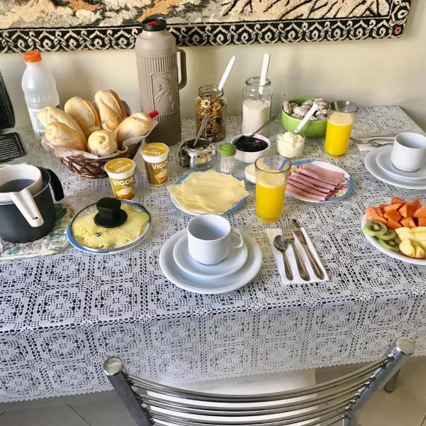 2 Camas de Solteiro Ar Quente Frio Frigobar Smart TV e Café da Manhã não tem garagem - Foto 4