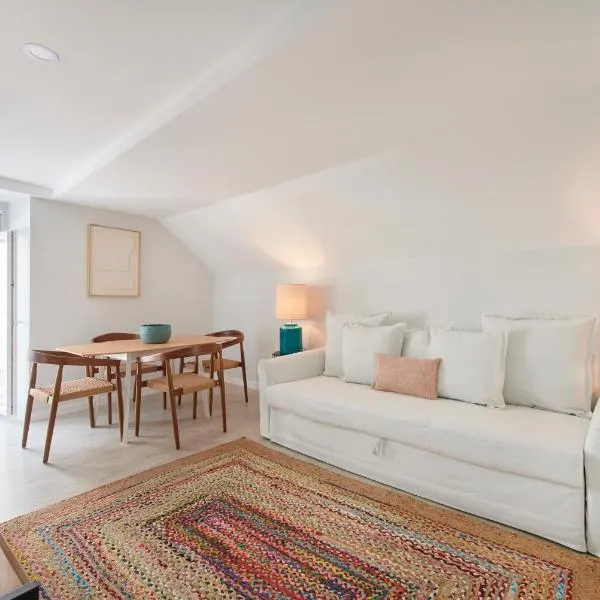 Renovated House Near Beaches, By TimeCooler, Hotel in Setúbal