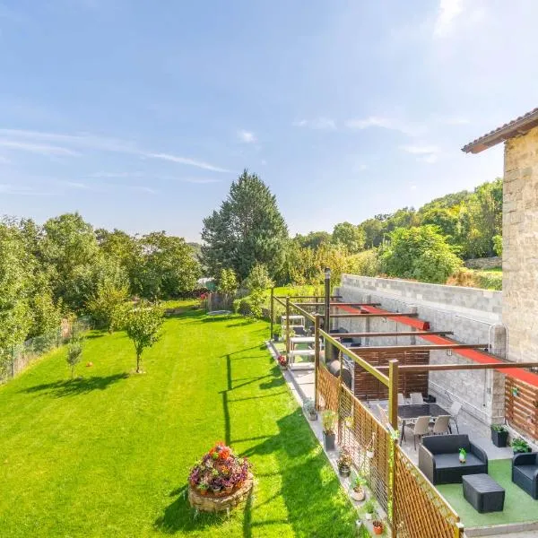 Acogedora casa rural con jardín y barbacoa próxima a Pamplona, hotel in Ilzarbe