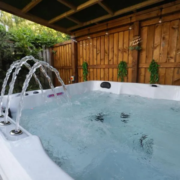 Oasis Retreat Hot Tub Cupar, готель у місті Luthrie