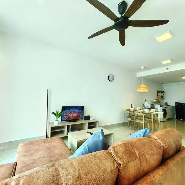 T4 1-10Pax 2Room Trefoil Cozy Home Setia Alam WiFi, hotel di Setia Alam