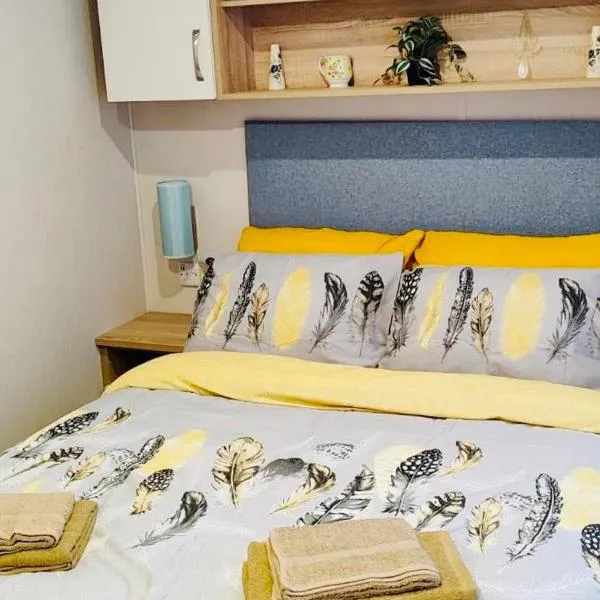 3 bedroom Heaven Home, hotel in Chichester