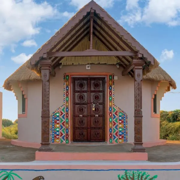 Dholavira Village resort, hotel in Dholovira