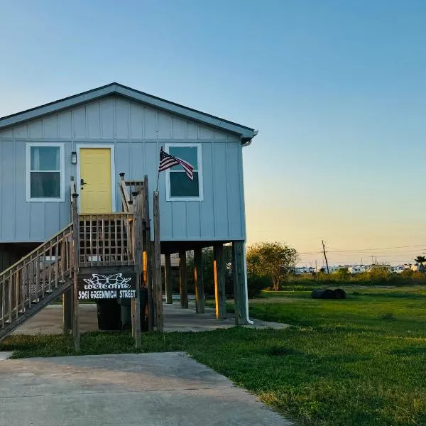 Relax & Unwind in a Serene Retreat Near the Beach, hotel in Sabine Pass