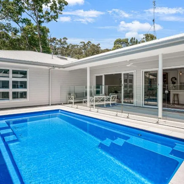 11 Esprit Drive - Rainbow Shores. Swimming Pool - Wifi - Walk to beach, hotel in Rainbow Beach