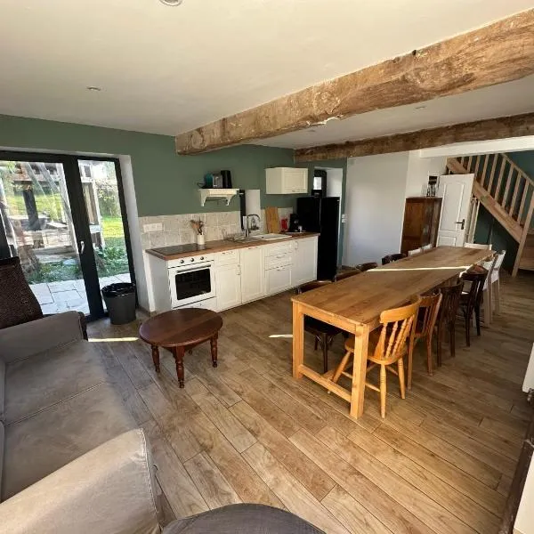 Grand gite confortable - La Ferme de Montigny, hotel in Neauphe-sur-Dives