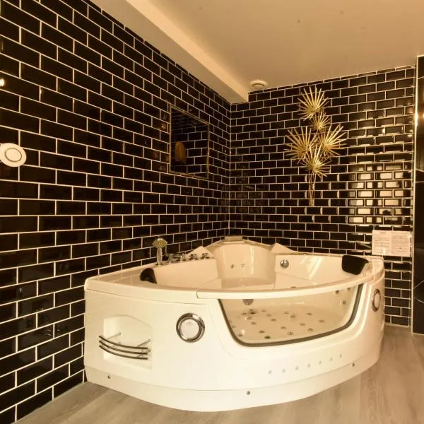 Appartement jacuzzi Gold&Night, готель у місті Верней-д'Авре-ет-д'Ітон