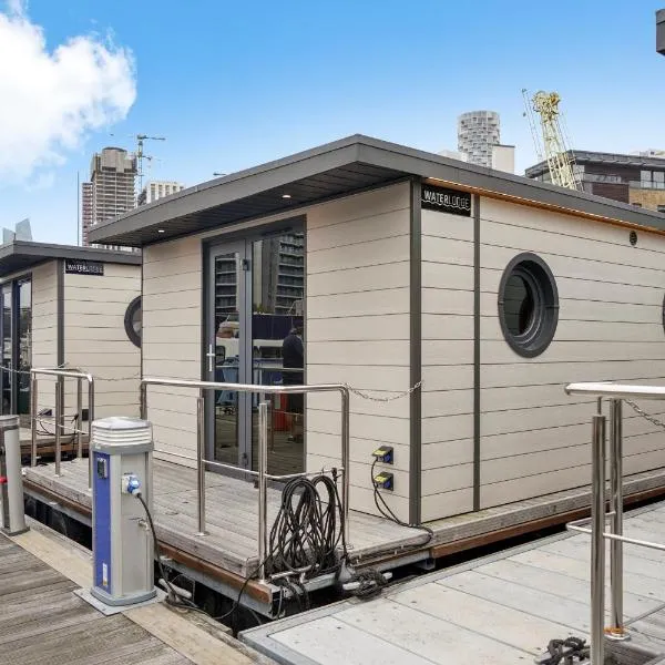 Unique Water Lodge in London - Sleeps 6, hotel in London