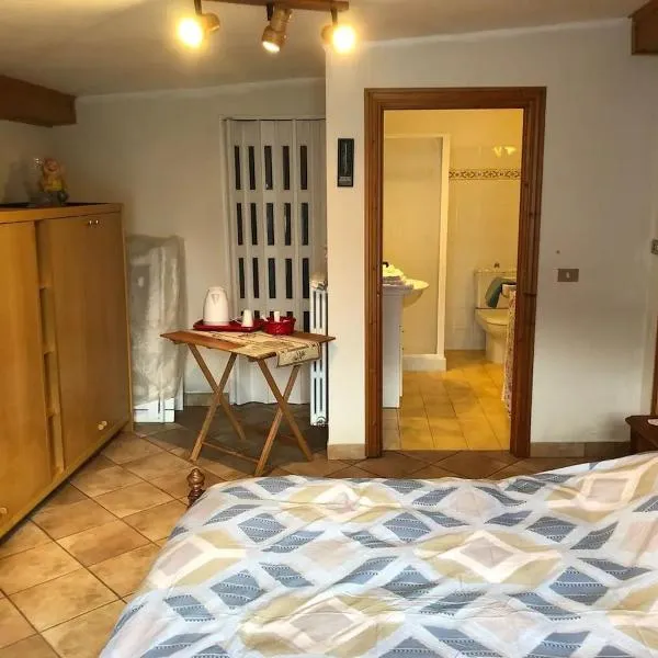 Stanza privata a 10 minuti dall'Abetone, hotel v destinaci Pian di Novello