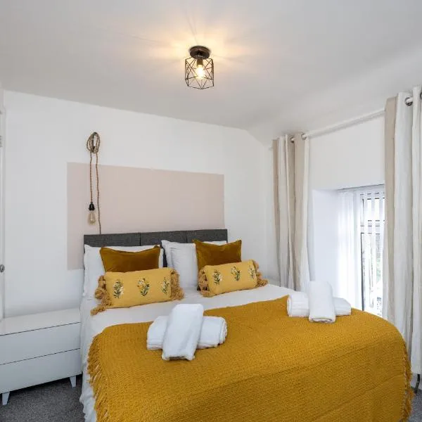 Spacious 3BR with Parking, ξενοδοχείο σε Pontardawe