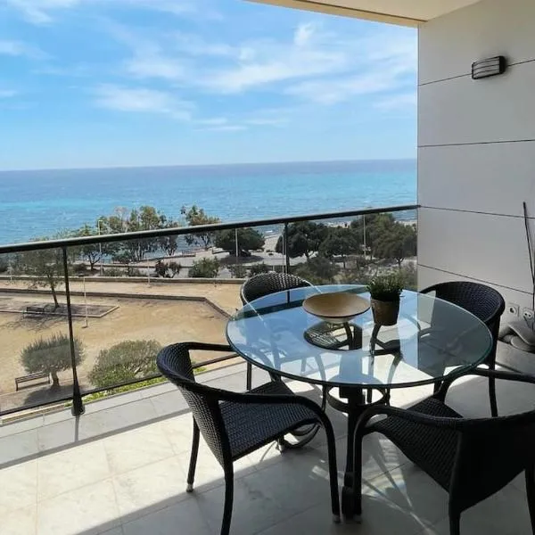 Luxury Apartment/ Sea views/Pool/Gym, hotel in San Jorge