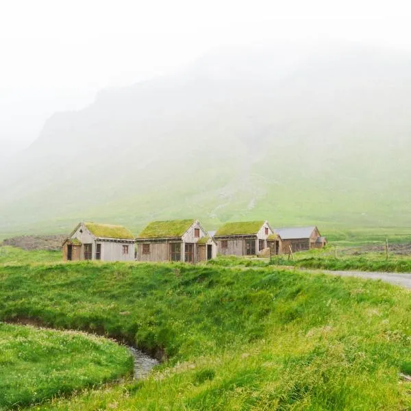 Múlafossur Cottages by famous waterfall in Gásadalur, Hotel in Mykines