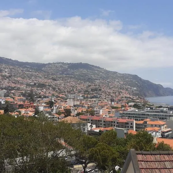 Living Caboqueira, hotel ve Funchalu