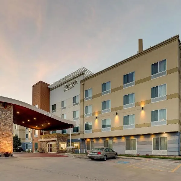 Fairfield Inn and Suites Hutchinson, hotel in South Hutchinson