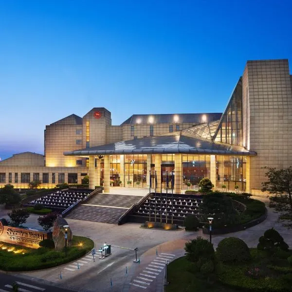 Sheraton Yantai Golden Beach Resort, hotell i Yantai
