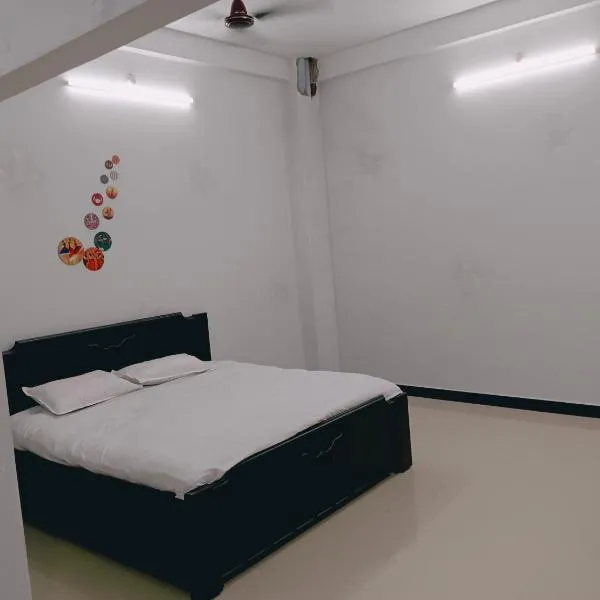 Narayan nivas homestay, hotel u gradu Udžajin