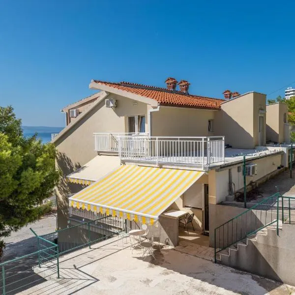 Apartments by the sea Duce, Omis - 946, hotel din Duće