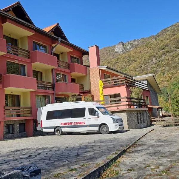 Forest Spring, hotel in Narechenski Bani