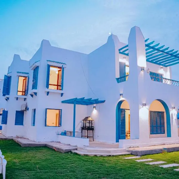 4 bedrooms villa with private pool in Tunis village faiuym: Qaryat at Ta‘mīr as Siyāḩīyah şehrinde bir otel