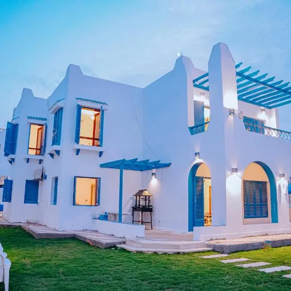 4 bedrooms villa with private pool in Tunis village faiuym, hotell i Qaryat at Ta‘mīr as Siyāḩīyah