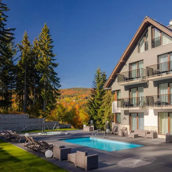 Czarny Kamień Resort & SPA، فندق في شكلارسكا بوريبا