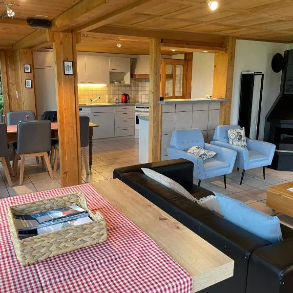 Edelweiss 4 Zi Ferienwohnung in Landhaus, hotel v destinaci Frutigen