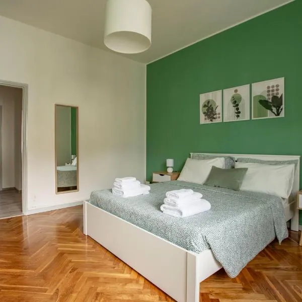 [Como Lake]-Near Historic Center, hotel v destinaci Lecco