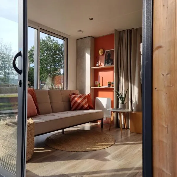 Tiny house aan het Zuidlaardermeer - vlakbij Groningen, hotel v destinaci Kropswolde