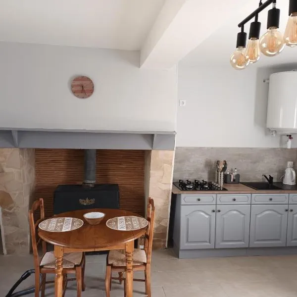 GÎTE AUX VIEUX BOIS，位于Lunas的酒店