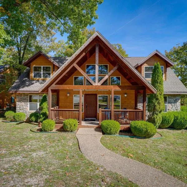 2 Mi to Silver Dollar City! Spacious A-Frame Home – hotel w mieście Branson