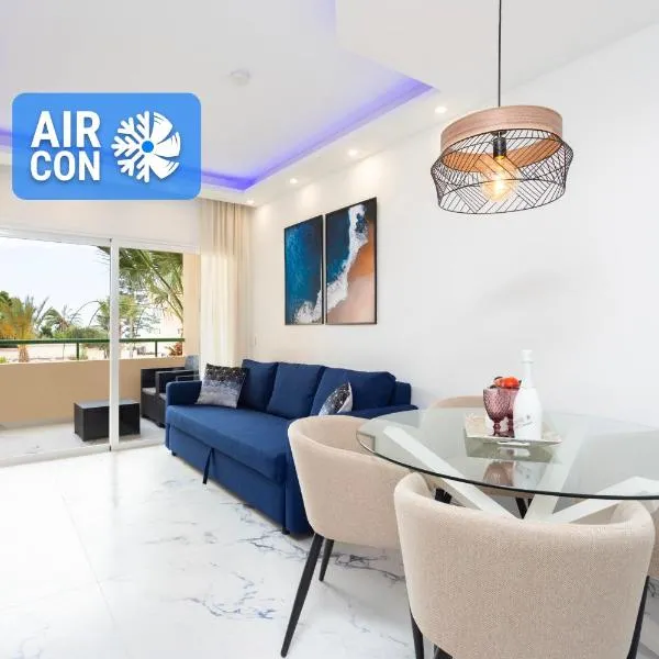 Classy ocean view 2-BRs condo with inviting pool, Hotel in Los Cristianos