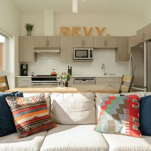 The Nest - Condo with Hot Tub & BBQ, hotel v destinaci Revelstoke